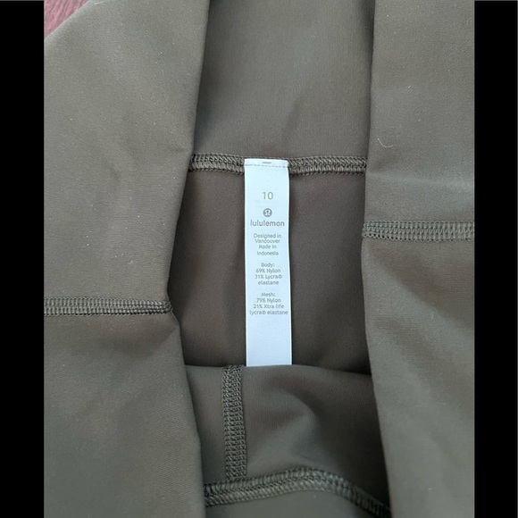 Lululemon mesh wunder under A12 - Picture 6 of 8